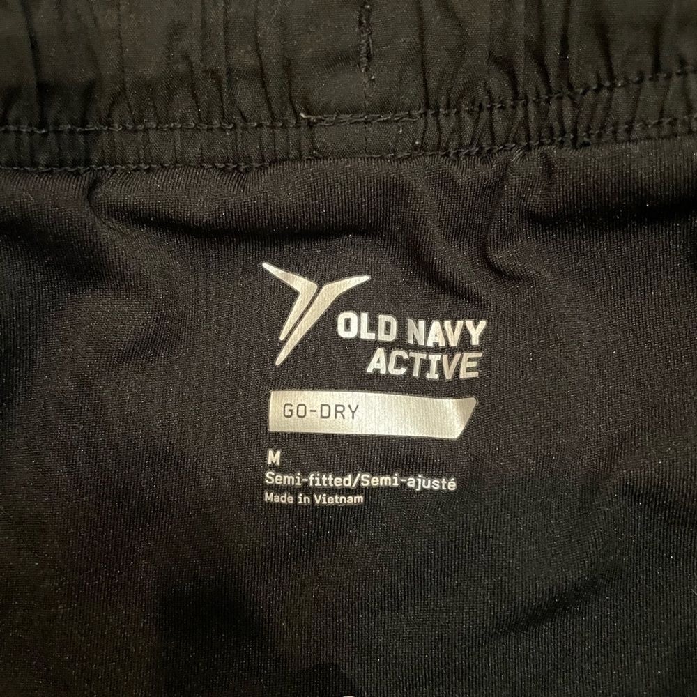 Old Navy active shorts size M - Picture 3 of 4